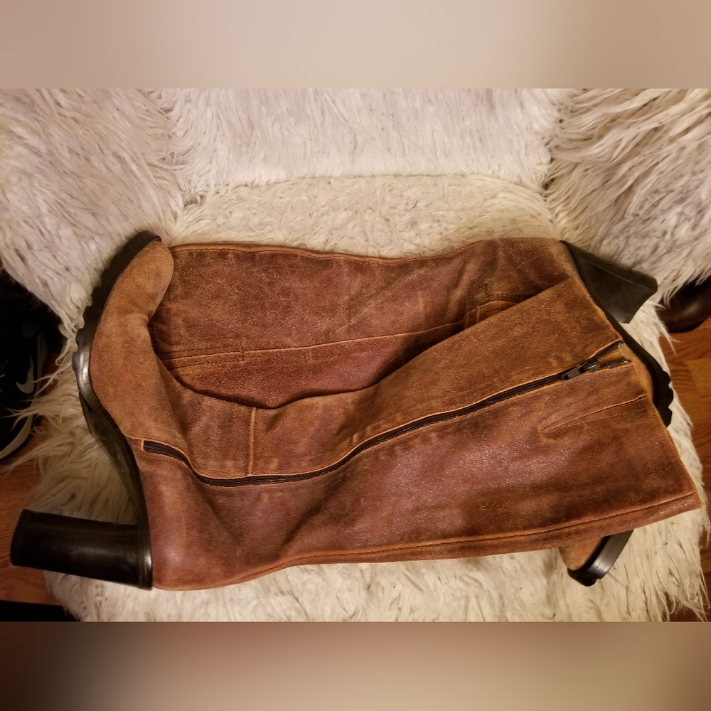 Kenneth Cole New York Camel / Tan Soft Suede Knee High Boots 41 or 10M